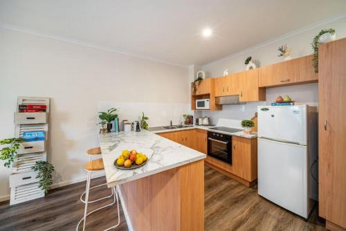 Melbourne St Explorer - Adelaide