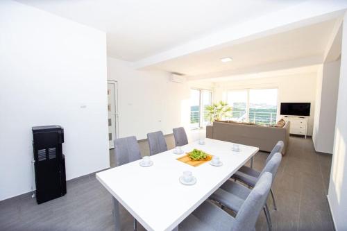 Sunset house in Glavati
