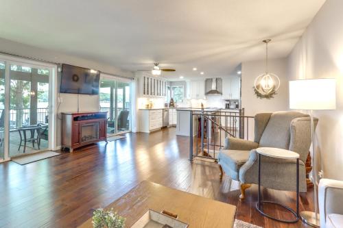 Dock and Hot Tub Lakefront Camdenton Haven! Dock and Hot Tub Lakefront Camdenton Haven!