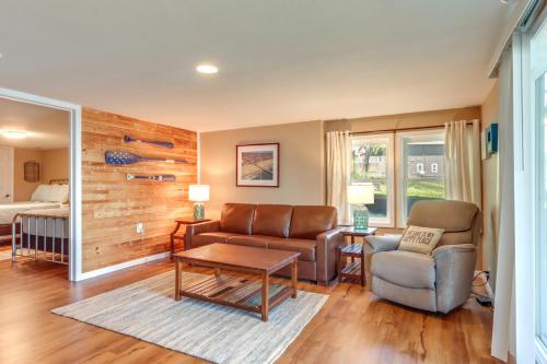 Dock and Hot Tub Lakefront Camdenton Haven! Dock and Hot Tub Lakefront Camdenton Haven!