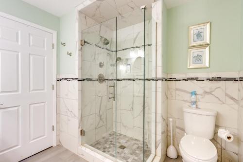 Dock and Hot Tub Lakefront Camdenton Haven! Dock and Hot Tub Lakefront Camdenton Haven!