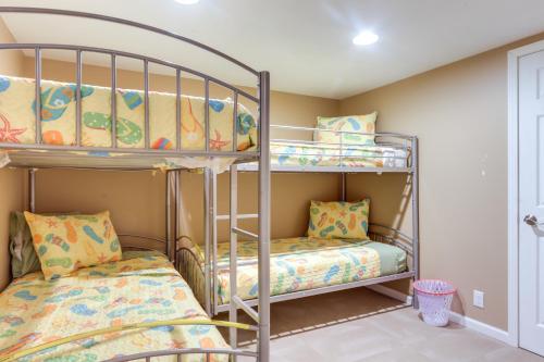 Dock and Hot Tub Lakefront Camdenton Haven! Dock and Hot Tub Lakefront Camdenton Haven!