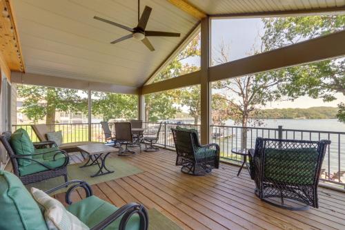 Dock and Hot Tub Lakefront Camdenton Haven! Dock and Hot Tub Lakefront Camdenton Haven!