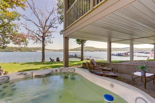 Dock and Hot Tub Lakefront Camdenton Haven! Dock and Hot Tub Lakefront Camdenton Haven!