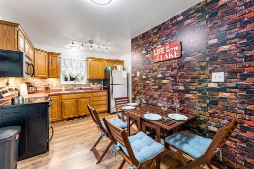 Lake Getaway paddle boards included in Mineral, USA