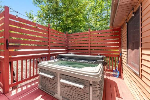 Lake Getaway paddle boards included in Mineral, USA
