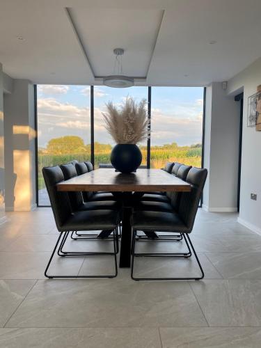 Stunning modern home set in beautiful grounds. in เคลส์ตัน