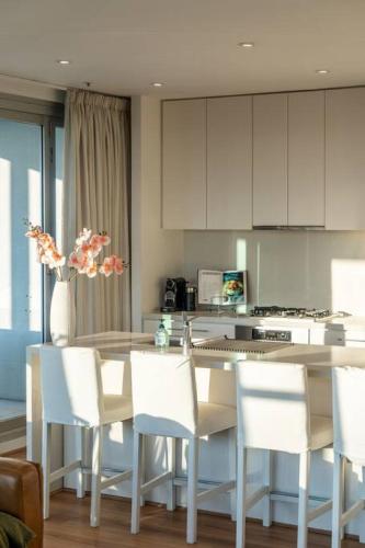 The Views Penthouse - Cityscape & Parkland Scenery - image 3