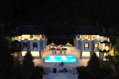 Villa Megara; Havuzlu, Denize Yakın İzole Bir Alan