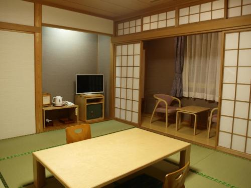 room detail thumbnail 1
