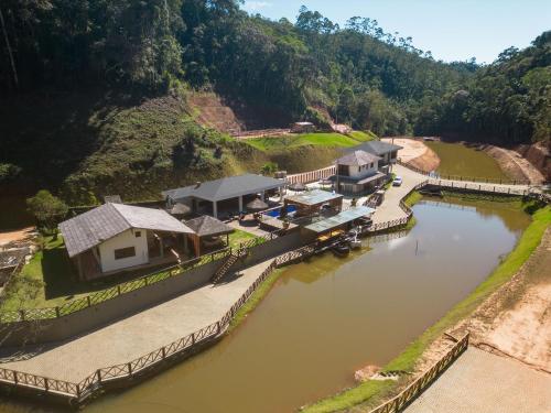 Sítio Cinco Folhas, recanto com vista pra montanha