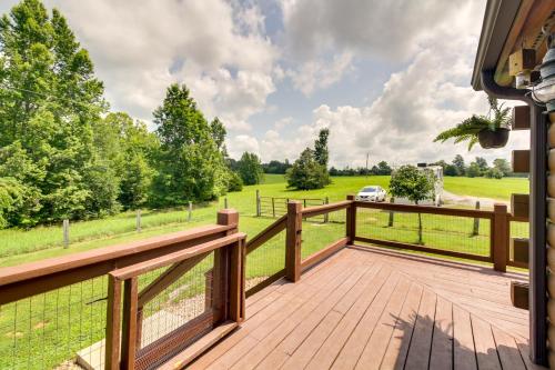 12 Mi to Staunton River Nathalie Cabin with Deck in Altavista
