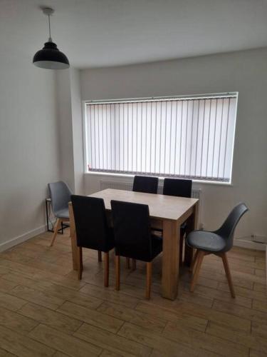 Létesítmények, 5 bedroom house - Cheshire Oaks in Ellesmere Port