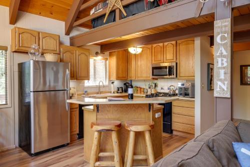 Furnished Deck High Sierra Cabin in Twain Harte! Furnished Deck High Sierra Cabin in Twain Harte!