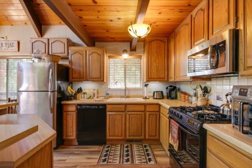 High Sierra Cabin with Grill, Serene Location!