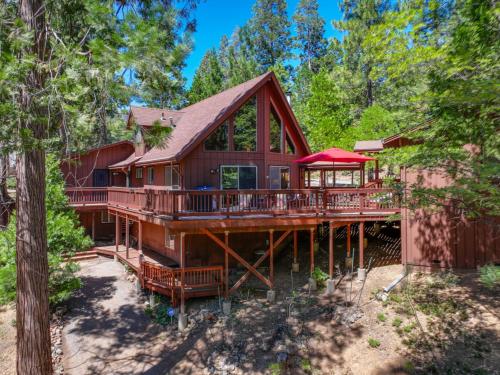 High Sierra Cabin with Grill, Serene Location!