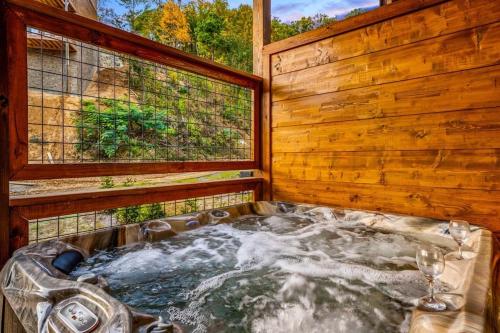 Hot tub, Mountain Memories in Oldham