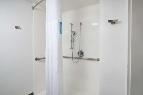 Hampton Inn Beaumont - image 13