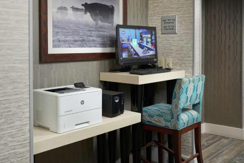 Hampton Inn Beaumont - image 10
