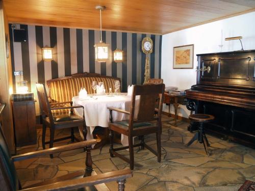 ห้องส่วนกลางสำหรับนั่งเล่น/ดูทีวี, Schieferhof in ชมาลเลนเบิร์ก