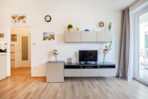 Feel Home SUPERIOR # FREE PARKING # BALCONY # AC - image 12