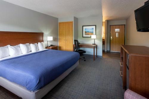 Black Beach Inn by GrandStay in Silver Bay, USA