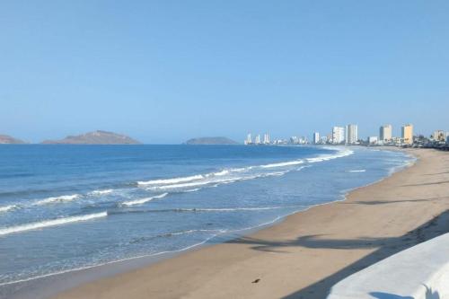 Casa Grande Familiar 10 Personas 3 Min Malecón - Sánchez Celis - A