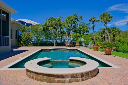Creek Way Estate in Nokomis, USA