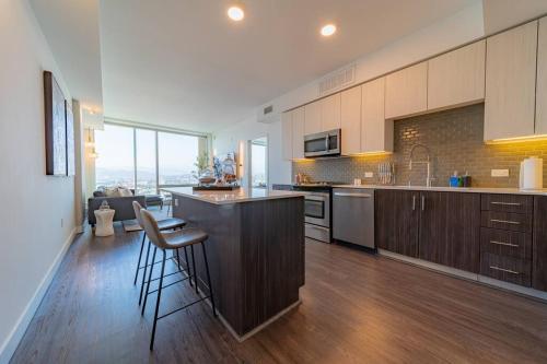High Rise 1 Bd Apt in Koreatown/Downtown Free Parking in Los Angeles, USA