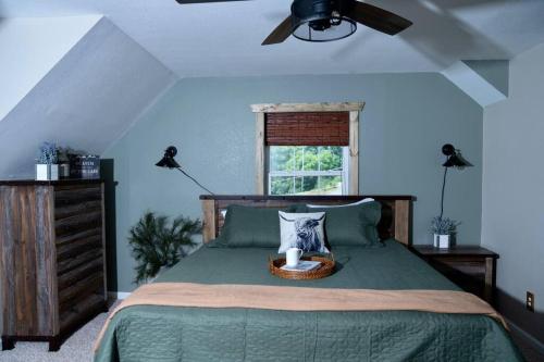 Private 5 bedroom cabin in country setting. in Sevierville, USA