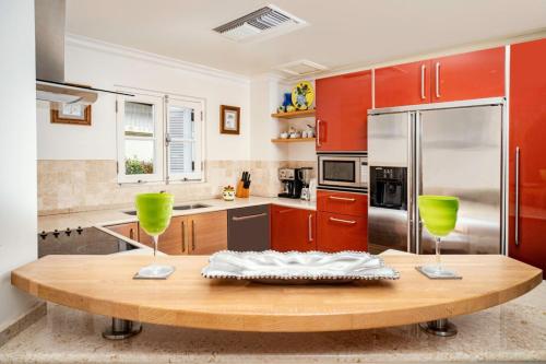 Kjøkken, Schooner Bay 112 by Blue Sky Luxury in Speightstown