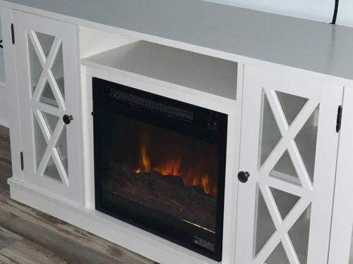 Riverside Relaxer w/Hot Tub+Fire Pit +Wifi & view in Franklin, USA