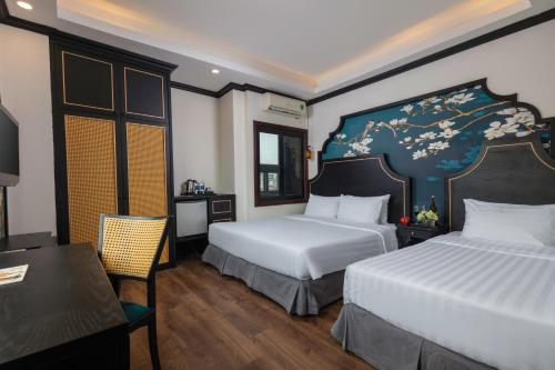 1 king bed, 1 twin bed