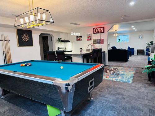 2 Bedrooms Private Basement Suite Close to Winsport & Downtown