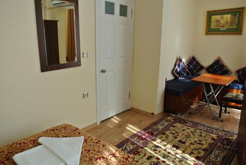 Emirhan Hotel, Sultanahmet, Istanbul (photo 4)