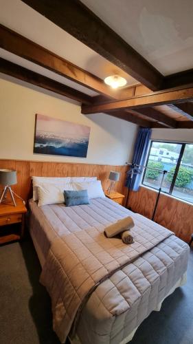 Adventure Lodge and Motels and Tongariro Crossing Track Transport