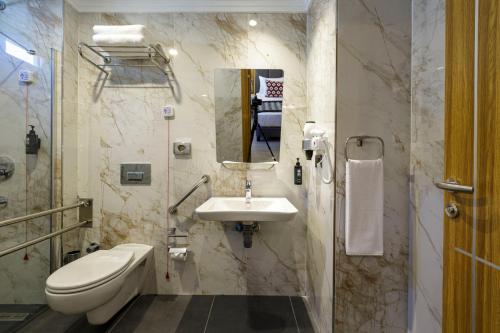 room detail thumbnail 2