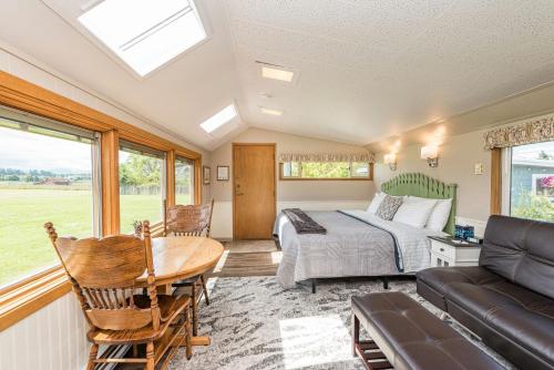 Juan de Fuca Waterfront Hotel & Cottages