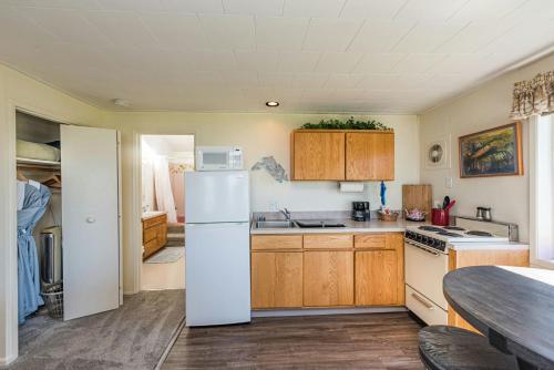 Juan de Fuca Waterfront Hotel & Cottages - 주방