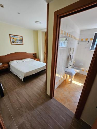 2 king beds, 2 bunk beds