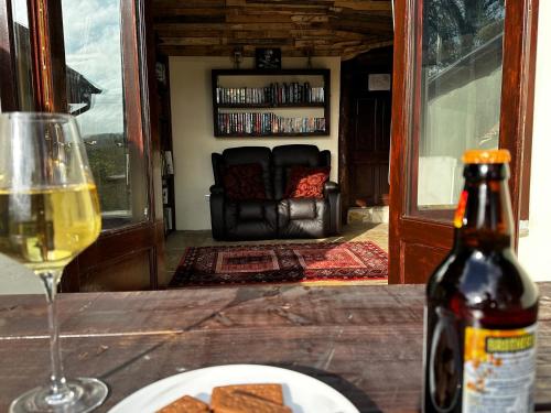 Coed Y Ddraig - themed 3 bedroom cottage, with bar & pool table in Tregaron
