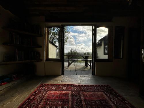 Coed Y Ddraig - themed 3 bedroom cottage, with bar & pool table in Tregaron