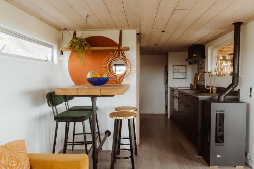 Tiny Farm House met hot tub.