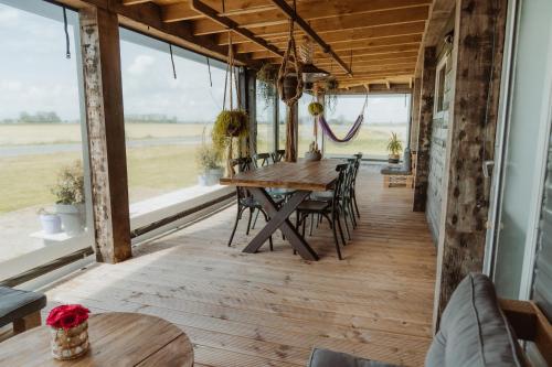 Tiny Farm House met hot tub.