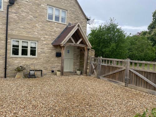 Field End House - Accommodation - Cirencester