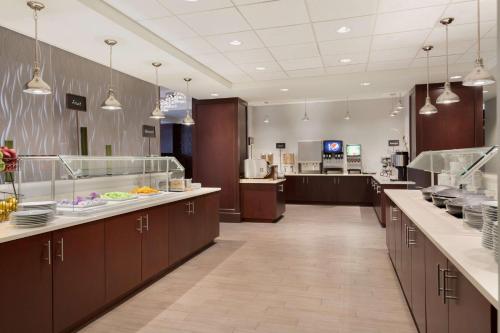 Embassy Suites by Hilton Boston/Waltham - image 11