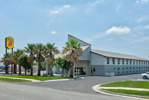 Super 8 by Wyndham New Braunfels I-35 in New Braunfels, USA