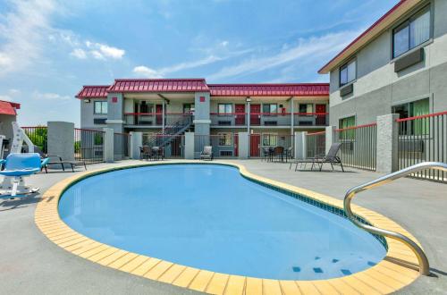 Super 8 by Wyndham New Braunfels I-35 in New Braunfels, USA