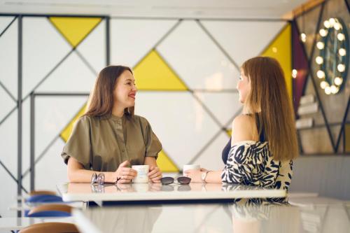 홀리데이 인 익스프레스 싱가포르 세랑군 바이 IHG - 레스토랑