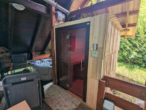 Cable bridge apartment